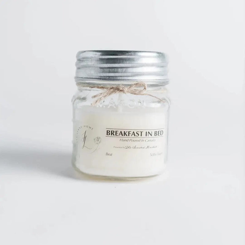 The Scented Market Christmas Maple Scented Bed and Breakfast Candle 8 oz breakfast in bed candle
